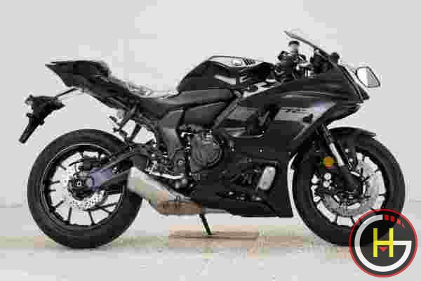 YAMAHA R7